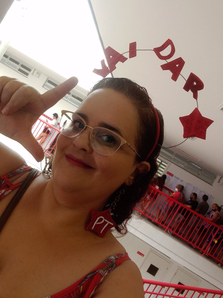 ClaudinhaWZ's tweet photo. Se não for pra ir votar assim, eu nem vou 😜❤️🚩🔥

É LULA PRESIDENTE HOJE ❤️🚩🔥
#vaidarPT #Voteno13
#LulaNoPrimeiroTurno13 #LulaDay #Lula #LulaEoPTtudoNoPrimeiroTurno #LulaPresidente https://t.co/ykaxaHfcp7