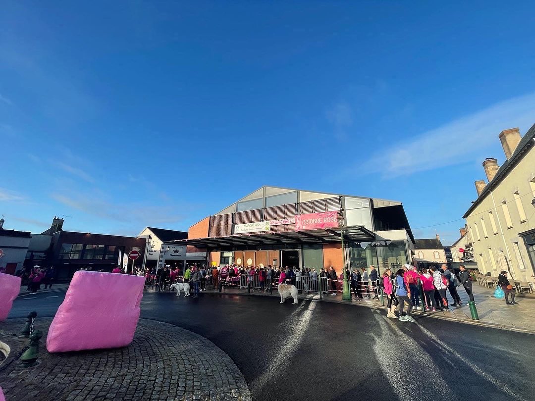 jbbaudat's tweet photo. 👚☀️ Superbe dimanche sous les auspices d’octobre rose ! 

🌷 Rien de tel qu’un peu de sport pour se rassembler en faveur d’un même combat.

#OctobreRose2022 https://t.co/pcGYDy9dV3