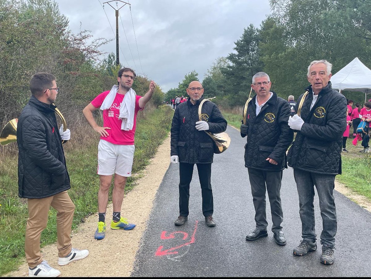 jbbaudat's tweet photo. 👚☀️ Superbe dimanche sous les auspices d’octobre rose ! 

🌷 Rien de tel qu’un peu de sport pour se rassembler en faveur d’un même combat.

#OctobreRose2022 https://t.co/pcGYDy9dV3