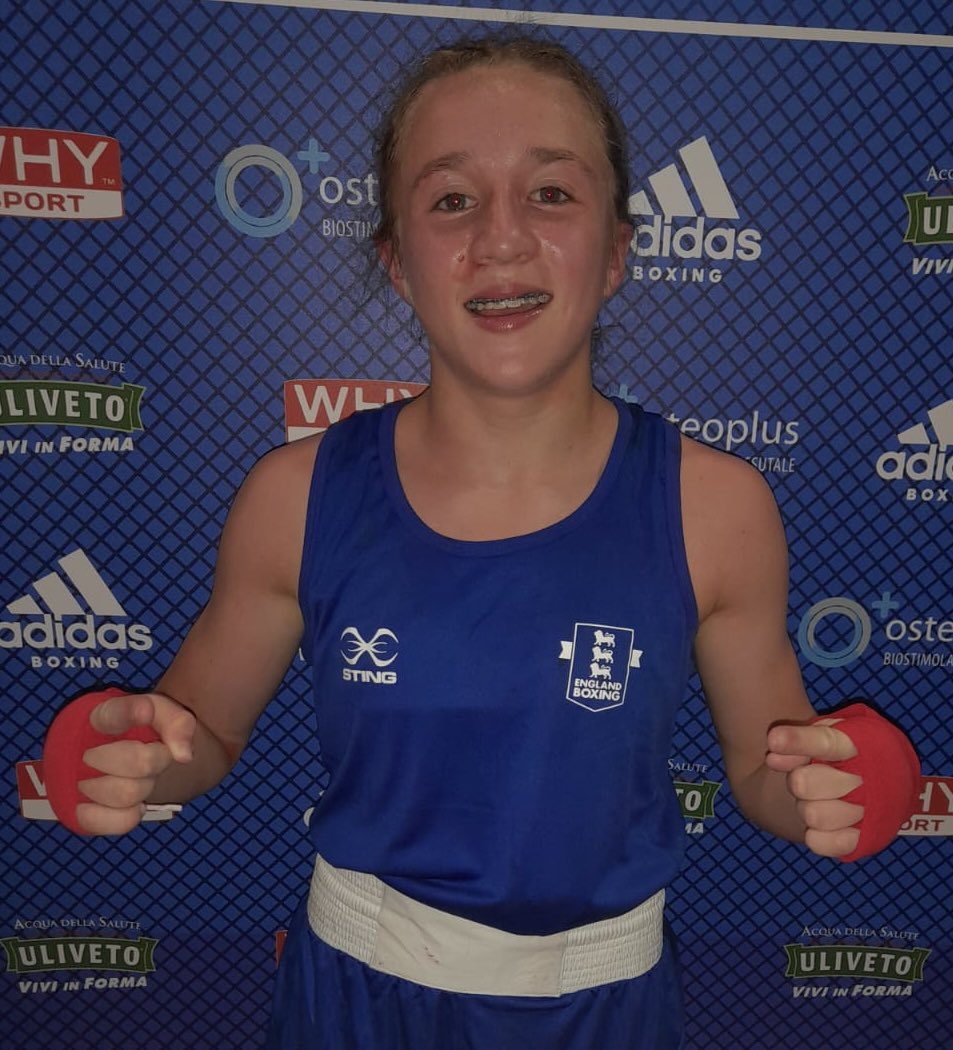 JUNIOR EUROS FINALIST! 🥊

Under 48kg – Ruby White (England 🏴󠁧󠁢󠁥󠁮󠁧󠁿) beat Maria Georgopoulou (Greece 🇬🇷) by split decision 👊

Congratulations, ‘Pocket Rocket’! 

#TeamEngland #EnglandBoxing