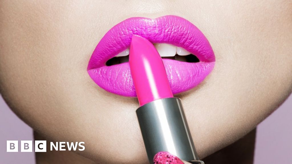 JeremyHarpham's tweet image. Lipstick index: Do shoppers turn to low-cost luxuries in a recession? bbc.co.uk/news/uk-wales-… #b2c #recession #retail #ecommerce