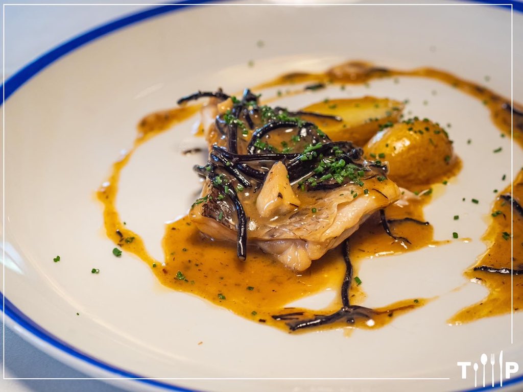 tragaldabaspro's tweet photo. ♨️ Sobran las palabras @Bernievinyes 
⠀
▫️Carpaccio de presa ibérica con emulsión de alcaparra y anchoas
 ⠀
▫️Berenjena a la brasa, papada ibérica de bellota y jugo de carne
⠀
▫️Boletus con butifarra negra de Cal Rovira 
⠀ 
▫️Pargo con salsa de algas
 ⠀ https://t.co/352iJ7VpEk