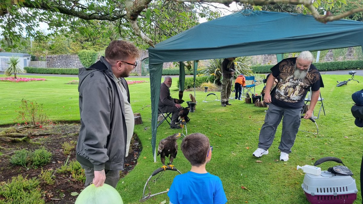 Derek_SRC's tweet photo. Well done to the team at Inverclyde Recovery Community for their amazing event today, great to see more #RecoveryCommunities putting on outside #RecoveryEvents👏👏👏 #Recoverists @SRConsortium @YourVoiceInver @inverclyde https://t.co/BvfRHiWpnU