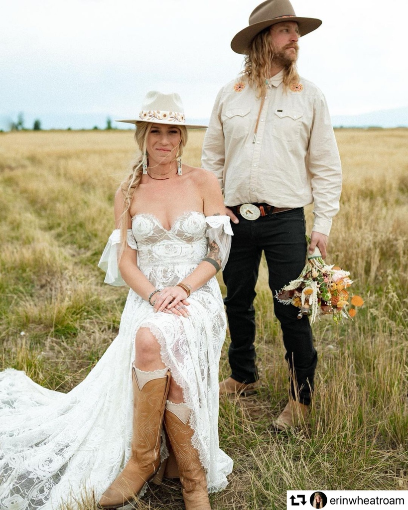 MTSilversmiths's tweet photo. Show your style with a custom buckle for the most important days! 

#MontanaSilversmiths #EveryBuckleHasAStory #buckles #custombuckles #wedding #weddingday #westernwedding #UGC https://t.co/Sp2XrZxkCR