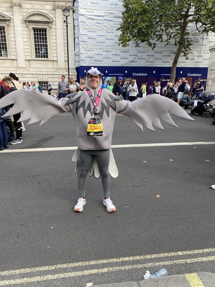Unofficially broke the world records for someone dressed a bird and 3d bird for @CR_UK @LondonMarathon . Great way to finish the challenge for Mrs J. @jonsarno @GazBraz @henrywinter @NFFCAcademy 
justgiving.com/fundraising/nf…

#running #CancerResearch #LondonMarathon2022