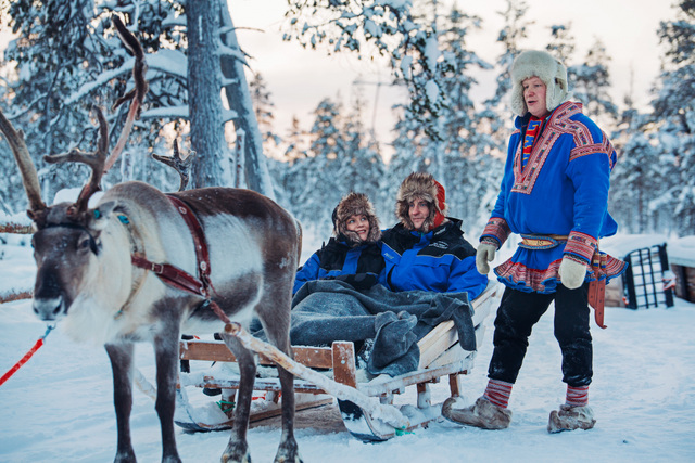 ArcticDirect's tweet photo. "Think I totally sleighed this outfit." 😎
#reindeer #reindeersleigh #holiday #arctic #arcticdirect #snow #snowholiday https://t.co/obdUoY673T
