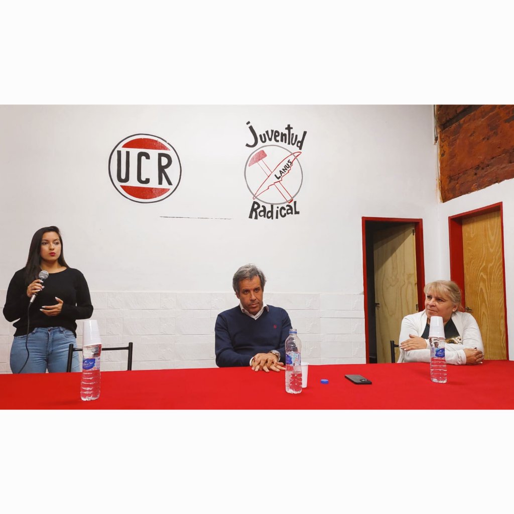RocioMVG's tweet photo. Recibimos en nuestra casa Radical de #Lanús al Dr. Gastón Manes, Presidente de la Convención Nacional. Nos brindó su experiencia y conocimiento, entendiendo sobretodo que el radicalismo, no es sólo un partido con historia,es un partido con futuro. Gracias por visitarnos @chmanes https://t.co/rUIDPLnYLb
