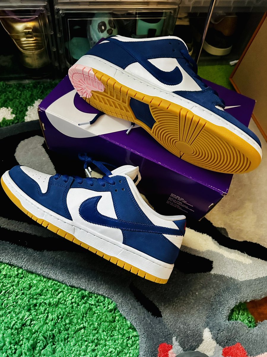 McKnight_Rich's tweet photo. Day 2 of Dunktober #UNDS #SBDunk #LADodgers #DeepRoyalBlue https://t.co/0asw0gw0hh