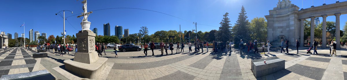 Brasileiros exercendo o direito de escolha no Canadá. #Eleicoes2022