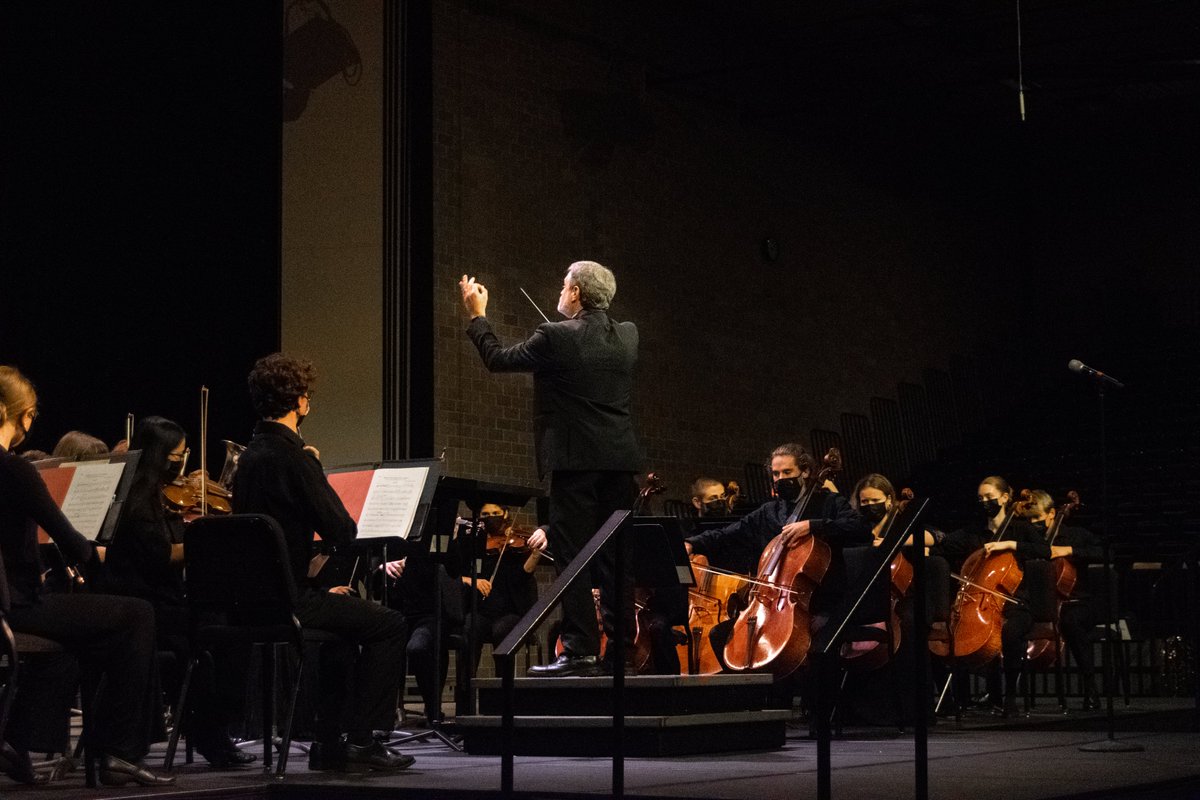StOlaf_Music's tweet photo. An opportunity to hear FOUR St. Olaf ensembles in one concert? It must be Family Weekend. You are invited to hear Viking Chorus, Manitou Singers, Norseman Band, and St. Olaf Philharmonia live at 3:30 p.m. CT. 

Streaming: https://t.co/qCyuKJJsar https://t.co/LlMT3TjdPP