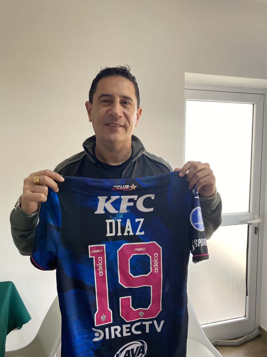 Gracias <a href="/LautaroDiazz98/">Lautaro Diaz⚽</a> por   dejarme compartir al lado tuyo este hermoso momento de tu Carrera , Lo mejor esta x venir. Siempre para adelante 🖤🤍🖤🇦🇷💪🏻
