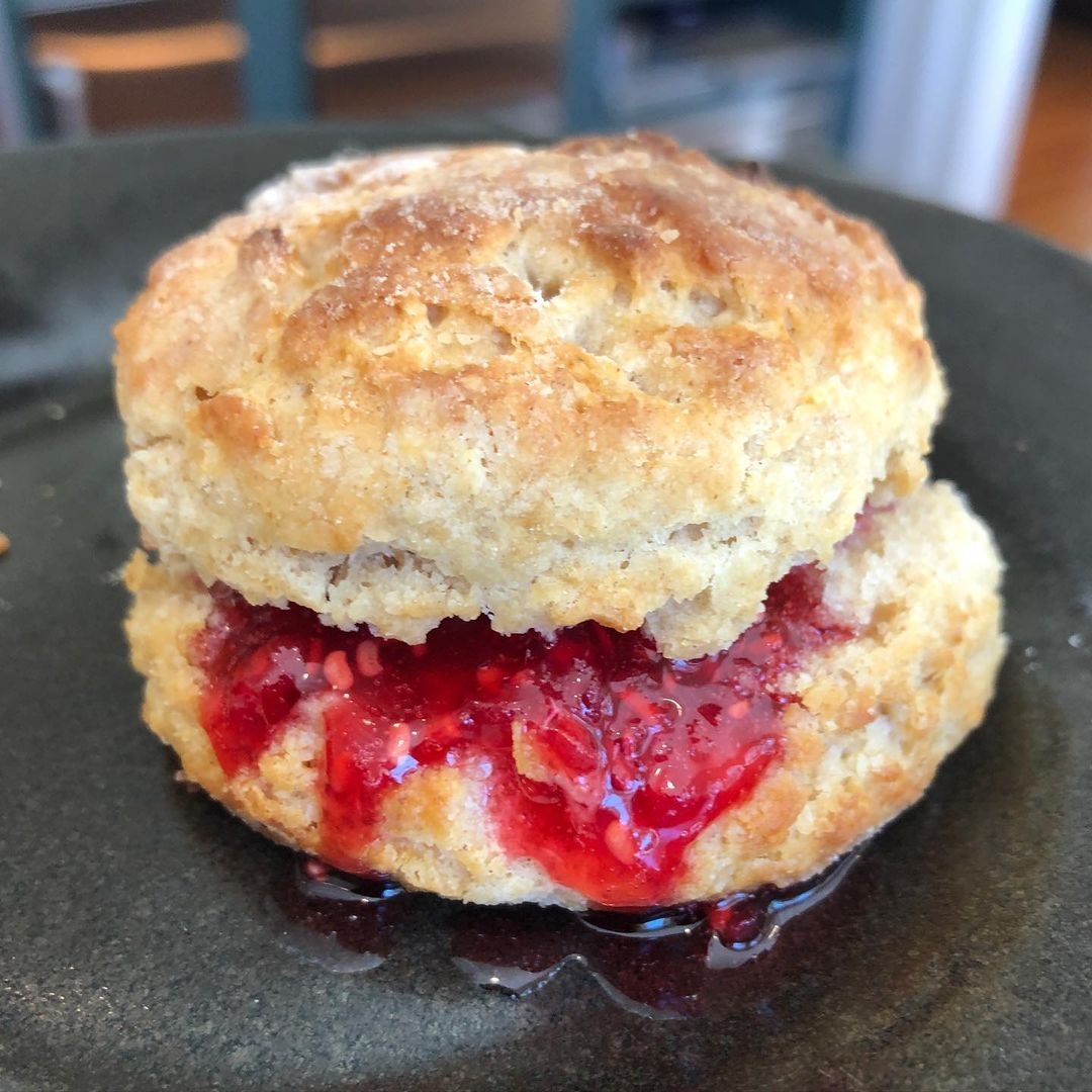 BannerButter's tweet photo. Sunday Biscuits. This beauty is a reshare from @abbiwilt, who attended @rscottpeacock 's incredible #BlackBeltBiscuitExperience ! Scott reached out to us to get some of our Buttermilk Whey so his attendees could use REAL Buttermilk when making his outstanding biscuits. https://t.co/WyQZr1vjFB