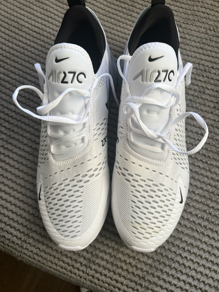 mikeyry84's tweet photo. @Nike very disappointed iv had 2 orders turn up this week with faults. 270s with a stain on the front and pink hurraches with a frayed lace. https://t.co/VBI3ayzASN
