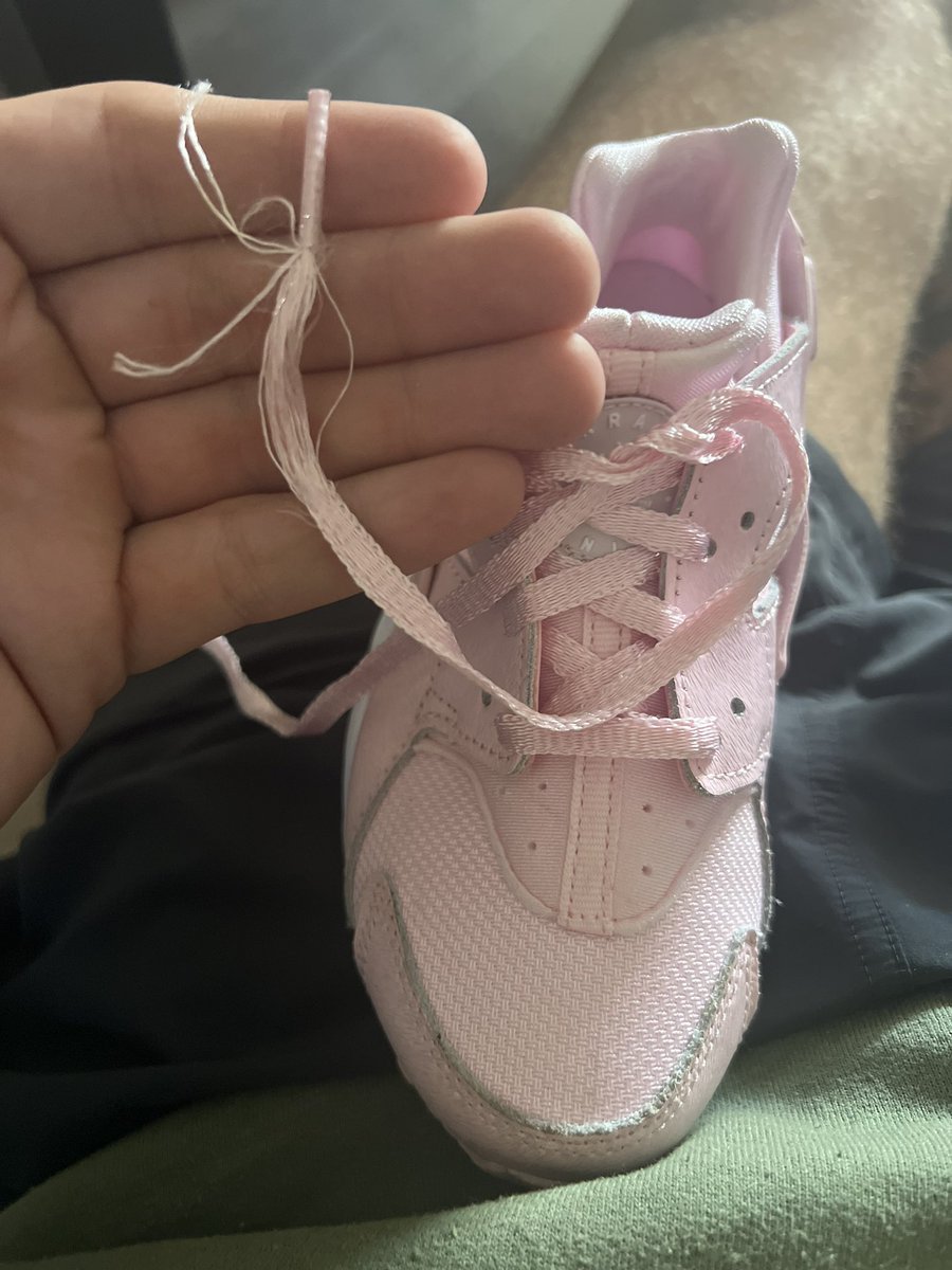mikeyry84's tweet photo. @Nike very disappointed iv had 2 orders turn up this week with faults. 270s with a stain on the front and pink hurraches with a frayed lace. https://t.co/VBI3ayzASN