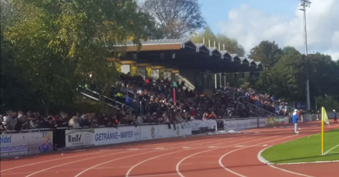 FreitalonTour's tweet photo. BAUTZEN vs BISCHOFSWERDA 0:1
Oberliga
Z: 860
Völlig verdienter Sieg gegen den Senf #sgd1953 #ftlot #ontour #bautzen #schiebock #oberliga #fightergirl #tina #immermituns https://t.co/G6L48A4NHa