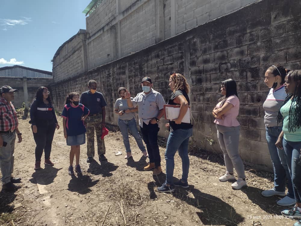 Siguiendo líneamientos del Pdte <a href="/NicolasMaduro/">Nicolás Maduro</a>, Gob <a href="/SoyKarinaCarpio/">Karina Carpio</a> con orientaciones de <a href="/Lolimarpsuv/">Lolimar Montilla</a> el equipo Nueva Época capitulo seguridad ciudadana, realizaron visita al colegio Félix María Paredes evaluando la estructura del plantel
#AraguaEsEducación