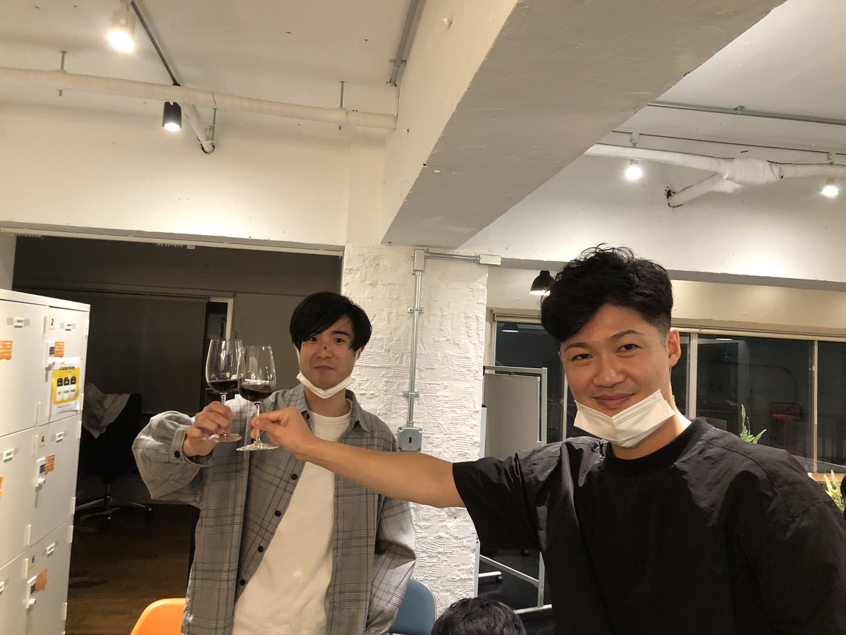 son_d_min's tweet photo. 22/10/2(日)「ごどう寄席」でした。

非常に暖か催し！！
グータンが今日で一区切り。原田君は引退、森山君は今後はピンで。
ただ、またふとどこかで観られそうな気がします！

写真
①グータン
②グータン原田君&amp;大豆デンキュー丸山君

お疲れ様&amp;ありがとう同期！原田君は新天地でもきっとニコニコ！ https://t.co/GaIz2URUXn