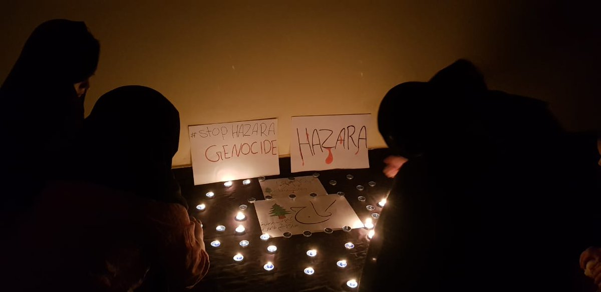 womenontherun21's tweet photo. Hay mujeres Afganas en Pakistán que están solas,solas con niños pequeños y salen muy poco a la calle por miedo.
Hoy han hecho su propia vigilia en la casa por sus compatriotas asesinadas en el último atentado
#StopHazaraGenocid https://t.co/UkVKXLIsDQ