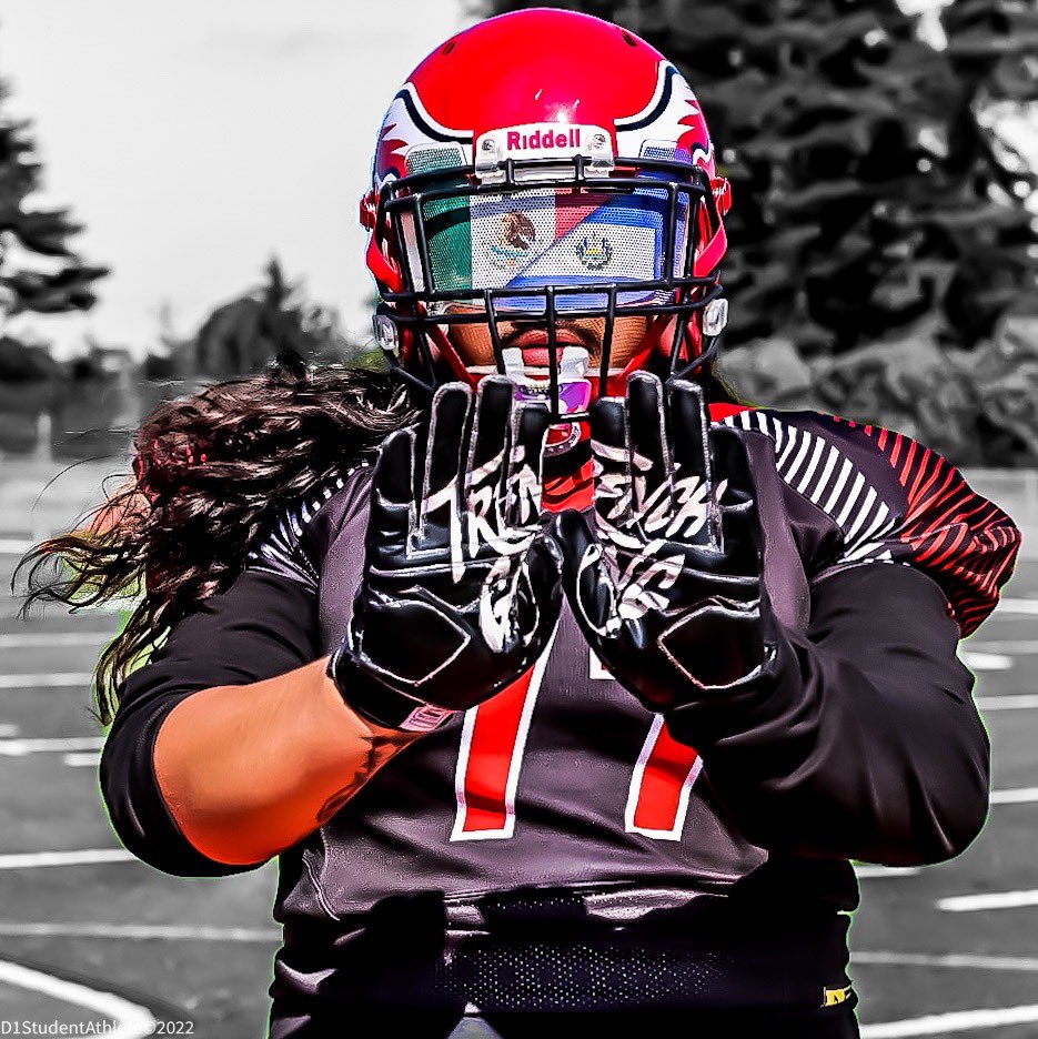 mediasnapp's tweet photo. Love, love, love this ❤️ #helmetvisor #helmetshield #kennedyfootball #goeagles #ForTheCulture #d1studentathlete #mediasnapp https://t.co/87lLpxDHff