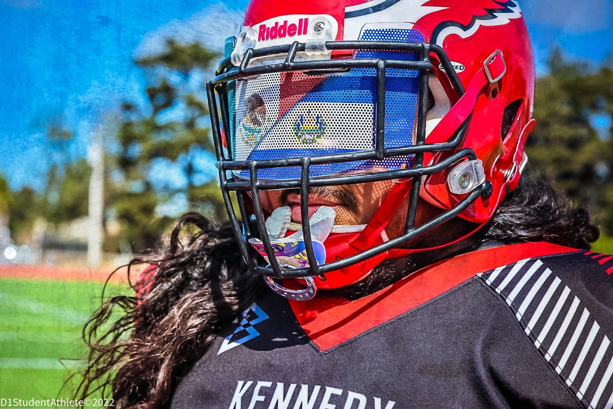 mediasnapp's tweet photo. Love, love, love this ❤️ #helmetvisor #helmetshield #kennedyfootball #goeagles #ForTheCulture #d1studentathlete #mediasnapp https://t.co/87lLpxDHff