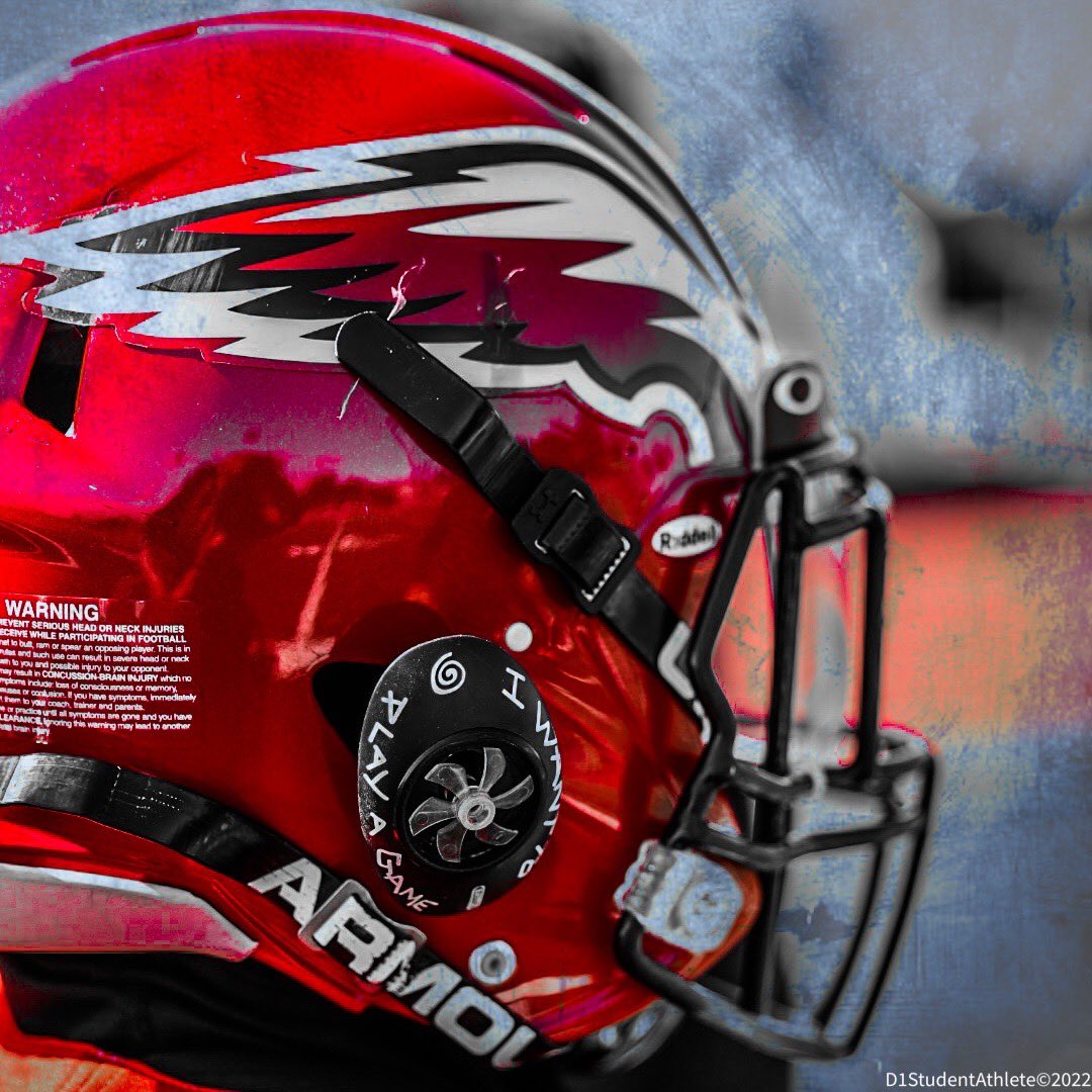 mediasnapp's tweet photo. Love, love, love this ❤️ #helmetvisor #helmetshield #kennedyfootball #goeagles #ForTheCulture #d1studentathlete #mediasnapp https://t.co/87lLpxDHff