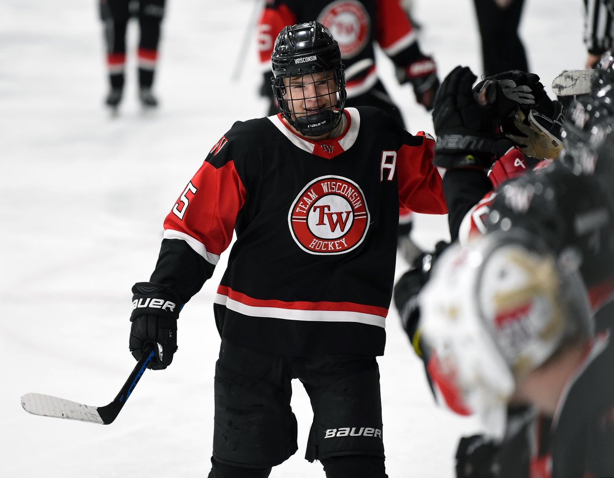 ELPuckOfficial's tweet photo. Kyle Rohrer (Oregon) and Brady Engelkes (Middleton) each had a goal and two assists as Team Wisconsin cruised past MAP South 8-3. Boxscore: https://t.co/xqO3Yc2Lbz Photos: https://t.co/qa6k9C7vxY https://t.co/NYehrWKLee