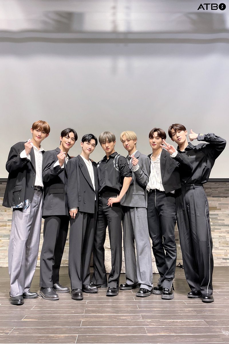 ATBOSPAIN's tweet photo. [📸] 221002

ATBO DEBUT ALBUM [The Beginning] 🚤

Fotos detrás de escenas

#ATBO #에이티비오
#TheBeginning_開花
#Monochrome_Color
#Monochrome ➫ #Color https://t.co/VfFDa7rlrV