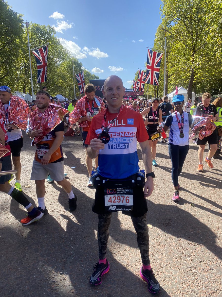World_of_WiLL0's tweet photo. London you were amazing, what an amazing experience 🙌🏻🏅official time 3:42 😀 #LondonMarathon2022 https://t.co/ndd4syiWX1