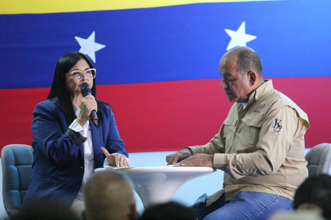 Gobernadora <a href="/SoyKarinaCarpio/">Karina Carpio</a>: No es nada mas una estructura, es la casa abrigo. #AraguaEsEducación