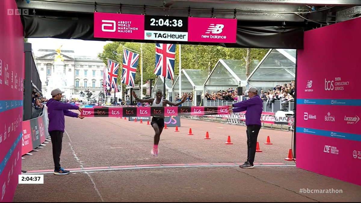 I congratulate Amos Kipruto for winning the 42nd edition of the London Marathon in such imperious style; and similarly commend Joyciline Jepkosgei for a brilliant race to place 2nd in the women race. You both have made Kenya proud, yet again. Pongezi tele!🇰🇪
#LondonMarathon2022