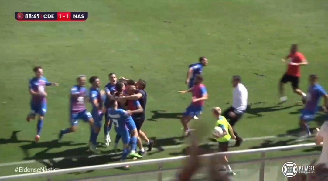 🔥 LOCURA EN EL PEPICO AMAT

⏰ En el minuto 88 empata el <a href="/CD_Eldense/">CD Eldense</a> y un minuto después, el yeclano <a href="/juanto_ortuno/">JUAN TOMAS ORTUÑO</a> le da los tres puntos al equipo de Elda.

💥 Cuarta victoria consecutiva de los de <a href="/Estevez_Fer/">Fernando Estévez</a>, que se ponen segundos