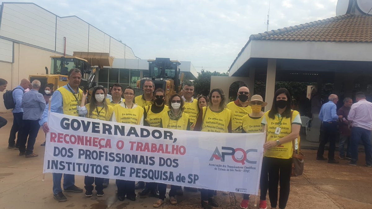 CristinaPqc's tweet photo. No dia de hoje, desejo que os paulistas escolham a mudança! 30 anos de @PSDB_SP já deveriam ter aberto os olhos da população. Esse @rodrigogarcia_ é só uma continuação do Dória! Chega de @PSDB_SP ! #forarodrigogarcia #ForaPSDB #ForaBolsonaro https://t.co/RQQikWVCsu