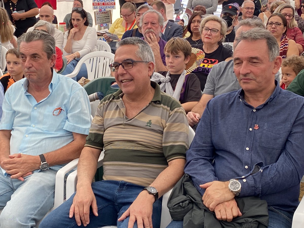 embaCubaEspana's tweet photo. Participa el embajador @MMedina_Glez junto a @EnriqueSantiago, @ManuPineda y @1centella en la última jornada de @fiestaPCE, que concluye con concierto solidario de @BuenaFe_musica. https://t.co/vx0mMIhUD3