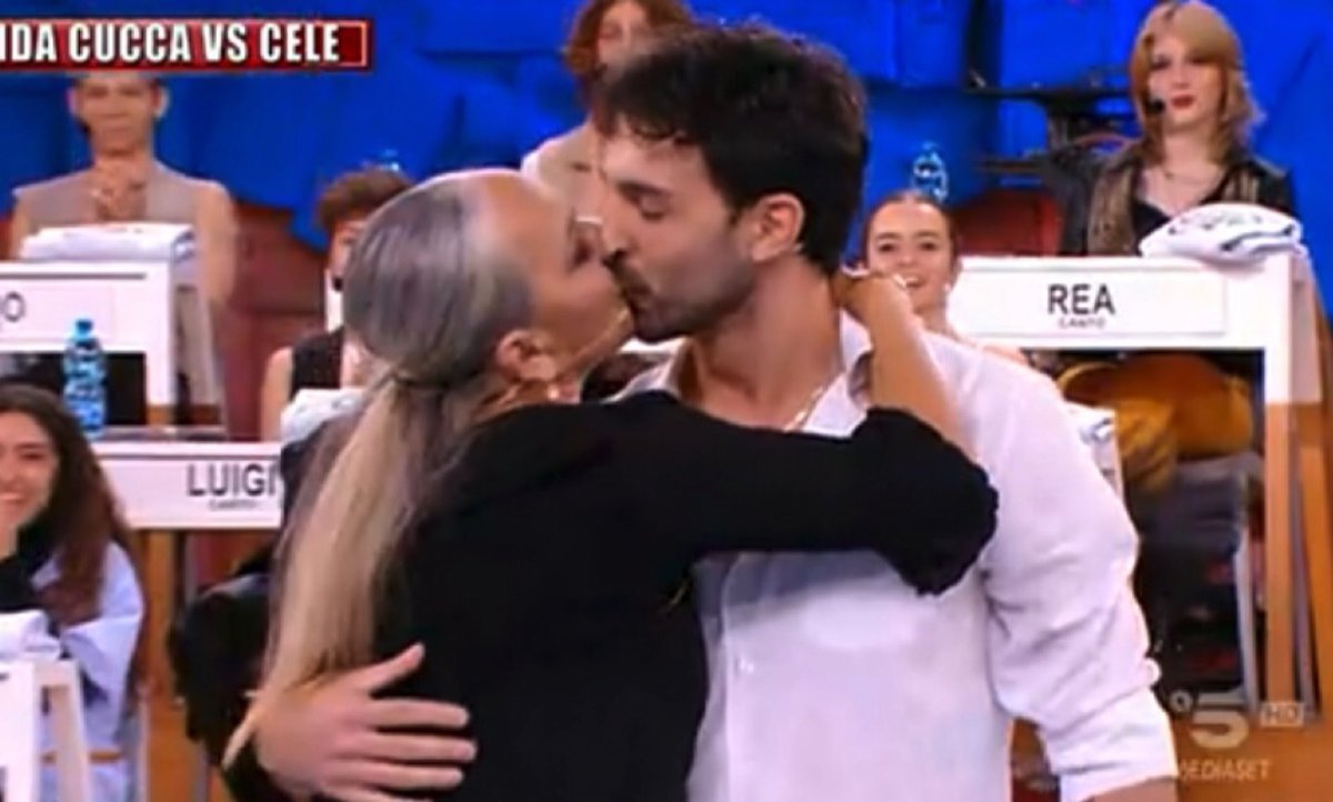 sigh_fra's tweet photo. stagione 1                   stagione 2
#amici21                     #amici22 https://t.co/trZkUMY1SF