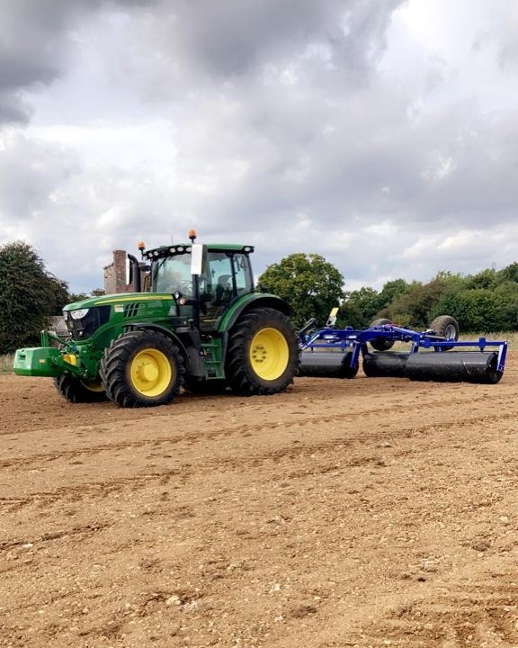 FarolLtd's tweet photo. Michael from Quattro out working with their new Dalbo Greenline 630 rolls. ๐ Still sets left at 2022 prices so get your orders in now! Looking forward to seeing them working behind Quattro's new 6R 155 arriving in the spring. ๐
#Dalbo #Dalboagro #Followtheleader https://t.co/Rrwi5vPmHg