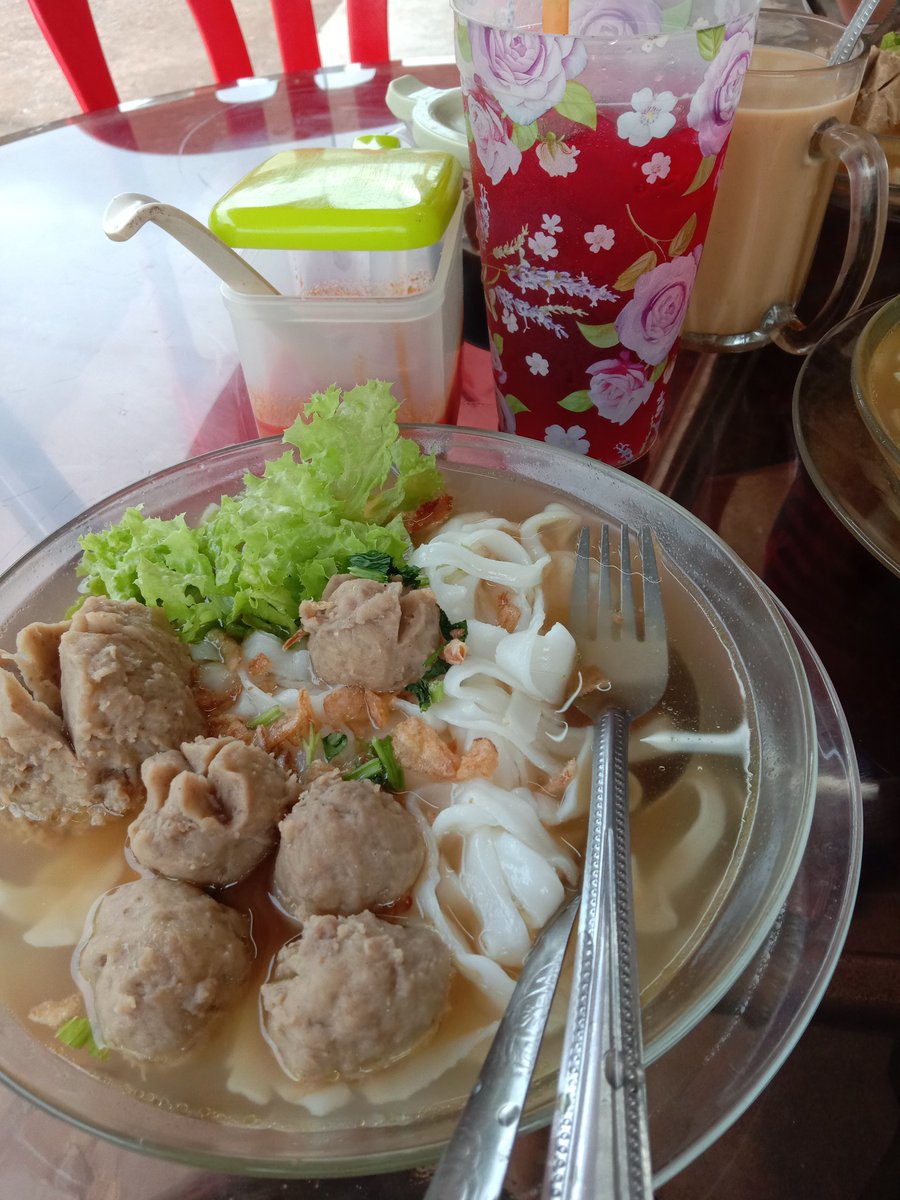 HaAnaDza8's tweet photo. 8 RM Bakso spesial pinggir jalan MaBIQ 
Manis manis gurih, bakso nya full daging. https://t.co/48wu3026Xm