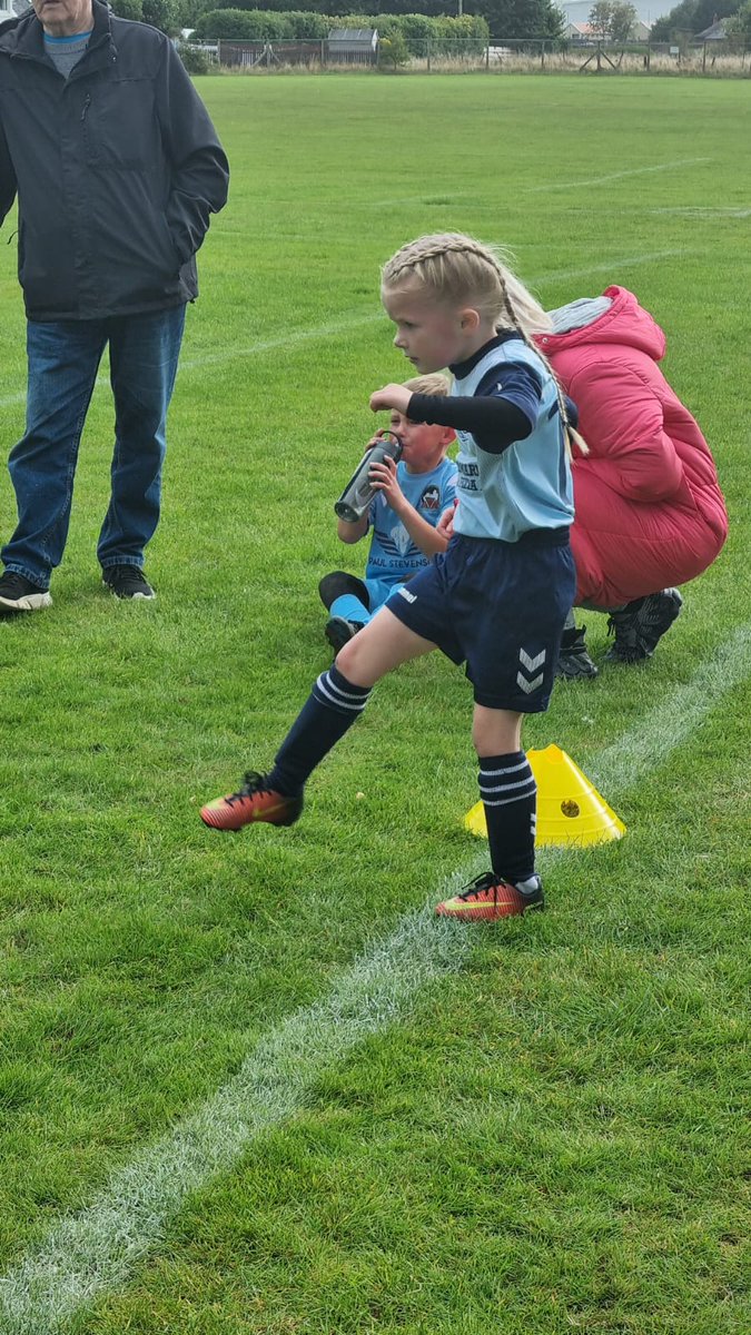 Cumnock2016s's tweet photo. Jorgie delivers a pin point corner kick https://t.co/zXVv4wgPg8