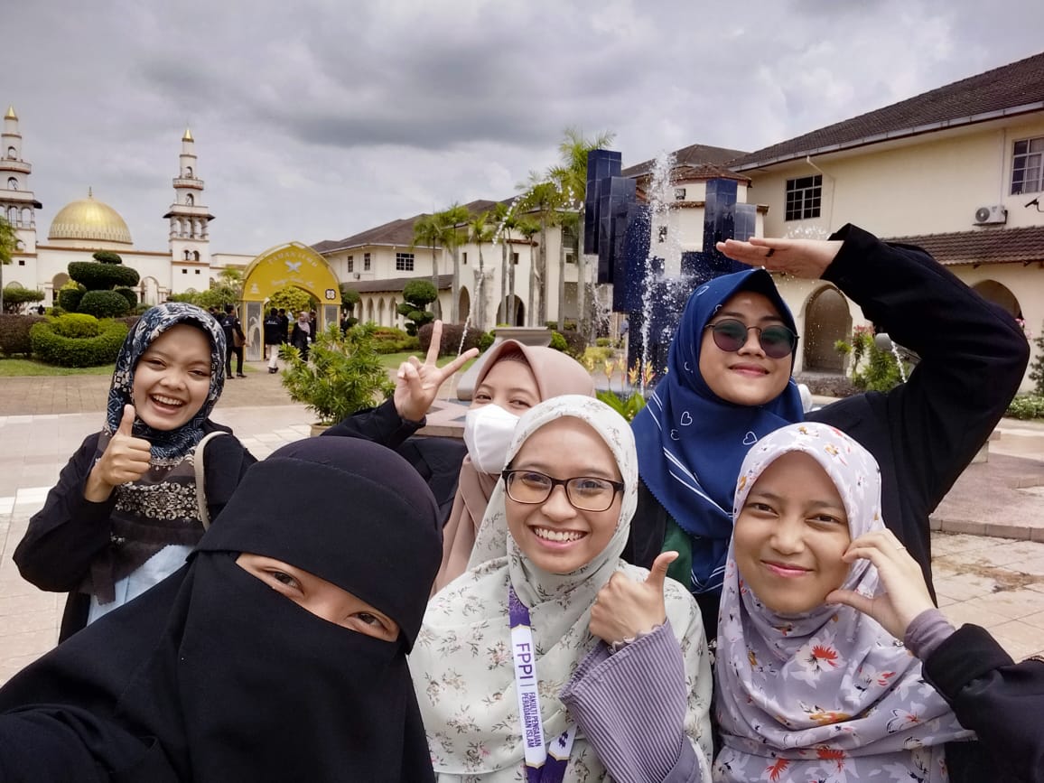 HaAnaDza8's tweet photo. Setuju tak kalo di Malaysia tuh muslimah nya MasyaAllah MasyaAllah sekali🥰 see u Nina dan Aizza https://t.co/6t90xq9mVs