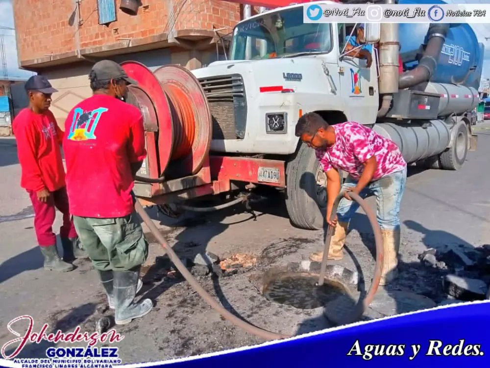 Noti_Fla's tweet photo. #Noti_Fla 📰🗞 📢 | El equipo de Aguas y Redes realiza Demarcación y perforación de capa asfáltica en la Av. Principal de Coropo, entre la Calle Andrés Bello y Calle Venezuela, seguimos impulsando el #LinaresModernoYProductivo.

#JuntosRegresemosALaEscuela https://t.co/1x0nojayis
