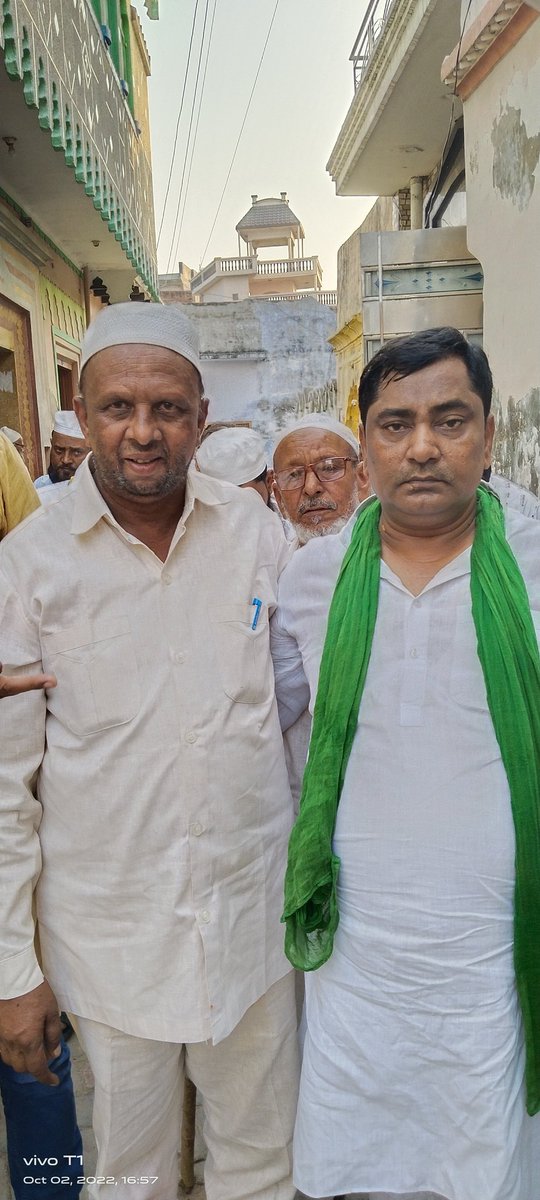 Kamil_Ahamad7's tweet photo. समाजवादी पार्टी के पूर्व जिला अध्यक्ष एडवोकेट #इरफान कुरैशी साहब ने थामा #AIMIM का दामन नगर पंचायत फरीदनगर से किया चेयरमैन चुनाव का आवेदन https://t.co/T1xtquD4F0