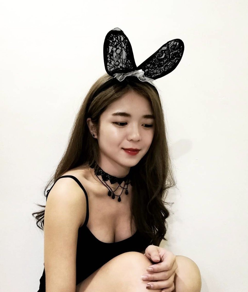 Yanny72685735's tweet photo. If only it is Neck Collar with Chain Dog Leash, would be better~ Correct?~
如果是狗链，会更好看呢~是不是？~
😜😜
Come message me ~~~
Tele or twitter~
Telegram: @Y4nny94

#cute #pretty #girl #birthday #射屏 #颜射 #骚货 #人妻 #人妻反差 #人妻日常 #人妻婊 #人妻・主婦 #绿帽  #少妇 https://t.co/dqHBGSmWsl