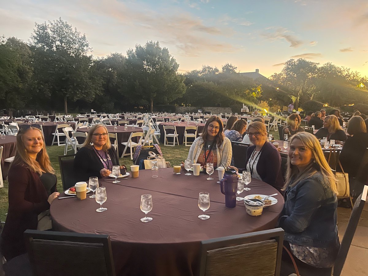 Chels_Allison's tweet photo. BISD ready to take on the Teaching Learning Conference! Early birds 🙌🏻❤️  @BoerneISD @HerffElemIC @LearnNLipstick @MrsMata_NBCT @raneel @kimberlycgomez1 @ReneeMunn @nicoleliebau @brandilsimpson @wolffmarsh @SaraRanzau @JayneMBurton https://t.co/b7XtpxJG77