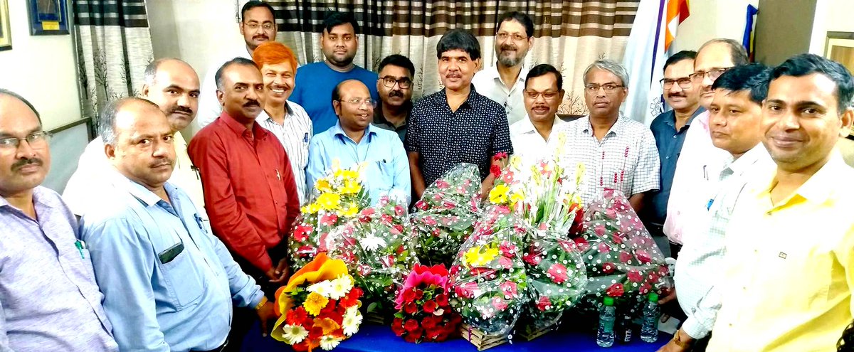 uprvup's tweet photo. मेरे जन्मदिन पर  मोबाइल सोसल मीडिया फेसबुक ट्विटर आदि के माध्यम से शुभकाना देने वाले  सभी भाइयो बहनो अग्रजो शुभ चिंतको साथियो का ह्रदय से बहुत बहुत बहुत आभार https://t.co/i09I3cZruO