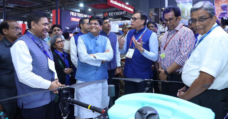 NokiaIndia's tweet photo. We are honoured to have @PiyushGoyal, Minister of Commerce &amp; Industry, Consumer Affairs &amp; Food &amp; Public Distribution and Textiles, at our Nokia booth at #IMC2022 in Pragati Maidan, New Delhi. @exploreIMC #NokiaIndia