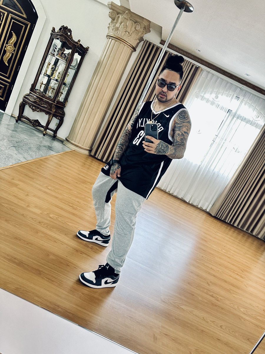 TiToVince79's tweet photo. Drip it nice like this 🤘🏽

👟. Jordan 1 low DarkTeal https://t.co/zwH3AL93ls