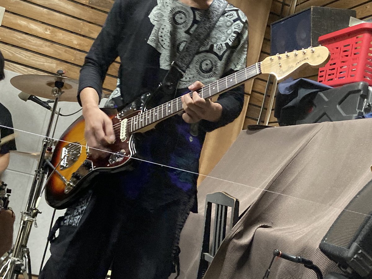 BugGround's tweet image. 3週間ぶりのBUG練習です🎸

ほさきメンマさんのマイニューギアお披露目✨

 #BUG