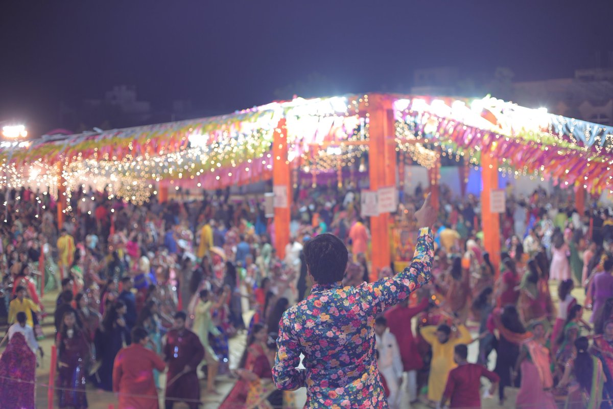 SandipTheSinger's tweet photo. #festival of Maa durga....

#navratri2022
#Navratri
#gandhidham https://t.co/WpAtVYxcwq