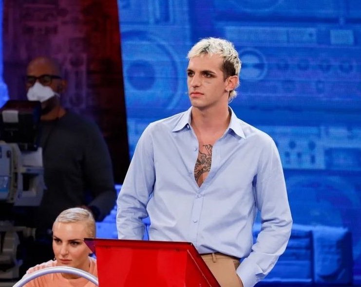 MrtnG02's tweet photo. ACHILLE SEMPLICEMENTE IL GIUDICE PIÙ BONO E BASTARDO CHE SE NE SBATTE LA MINCHIA DEL PONGO AMICIANO #Amici22 https://t.co/60YwbKuEQm