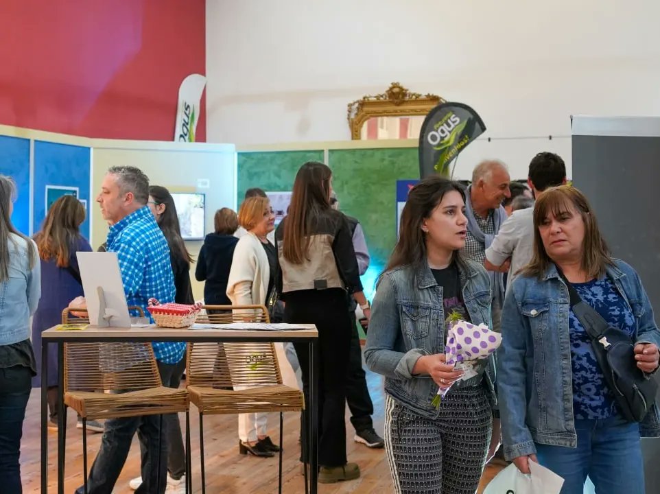 QuilmesMuni's tweet image. ¡Seguimos disfrutando de #ExpoDeco!

Te esperamos en la Casa de la Culturas de 14 a 20 horas en el último día del evento para conocer todos los stands. 

📍Rivadavia 383.

#SomosQuilmes💙👍