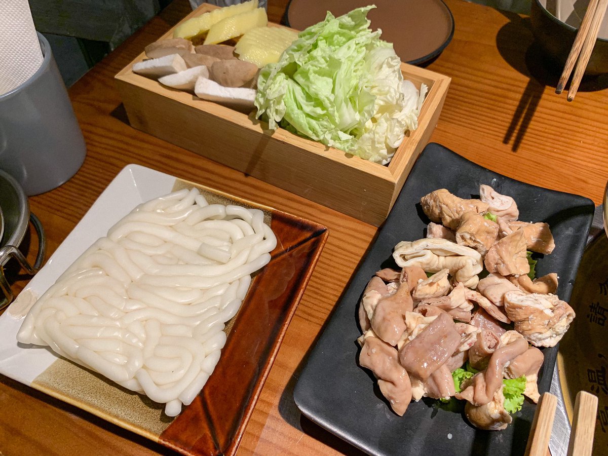 🌶️🍲อร่อยจนอยากให้มาเปิดที่กรุงเทพ Hei Hei Hotpot ที่สุดของหม่าล่า บุฟเฟต์คุ้มๆ555฿net ได้ทั้งเนื้อวัวเกรดพรีเมียม ซีฟู้ดสดๆจัดเต็ม สารพัดไส้ เนื้อแกะก็มี ซุปวิวเลือกหม่าล่าและซุปกระดูกหมู ดีงามทั้งคู่ เนื้อจุ้มหม่าล่าคือเริ่ด โทรจองก่อนมานะคะ 📍นิมมาน,cnx #รีวิวเชียงใหม่ <a href="/aroii/">@aroii บอกต่อ</a>